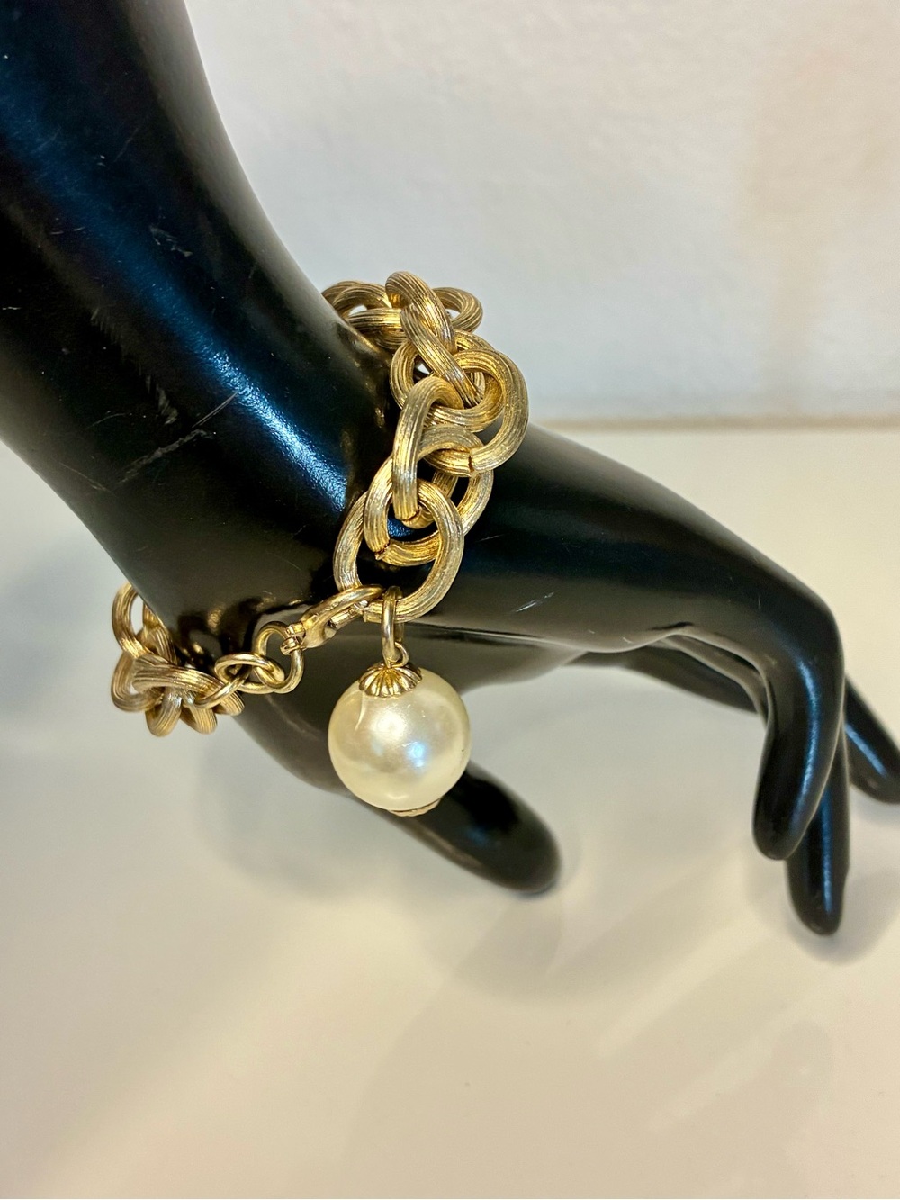 Brushed Gold-Tone Pearl Charm Link Bracelet - Retro Classic Women Jewelry